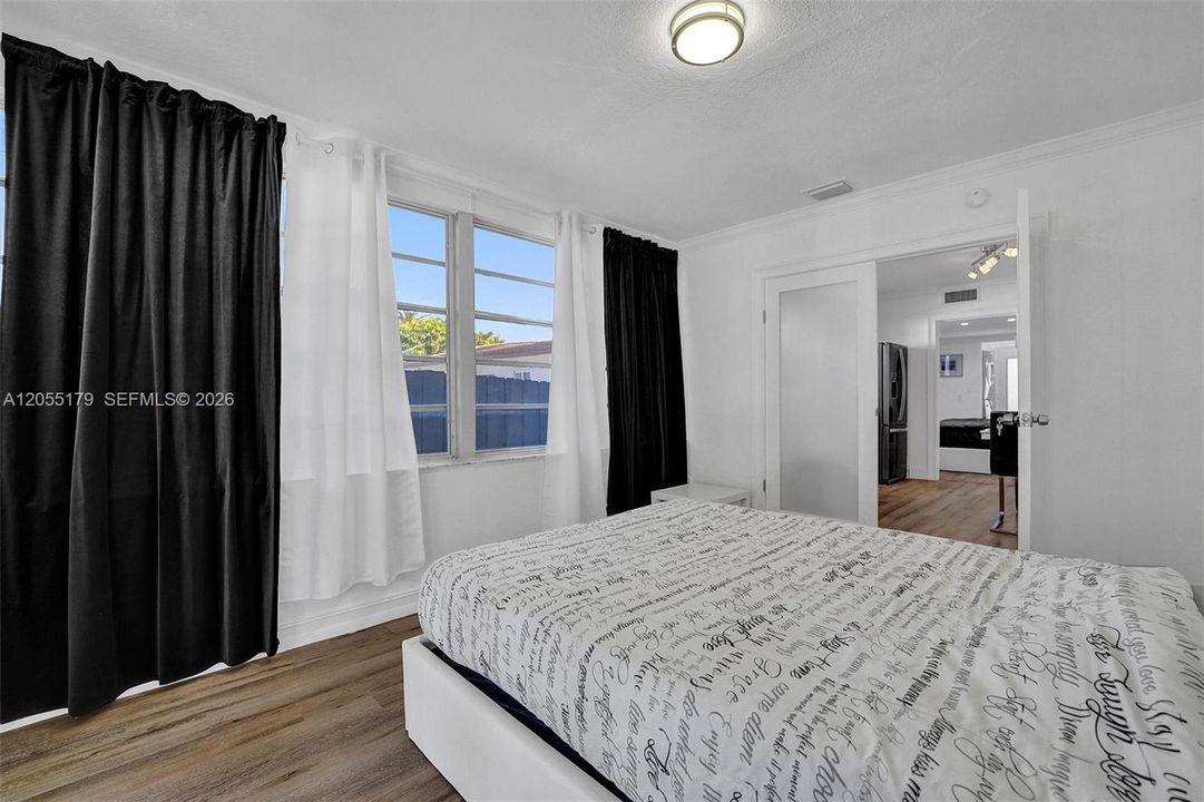 For Rent: $7,700 (5 beds, 2 baths, 1756 Square Feet)