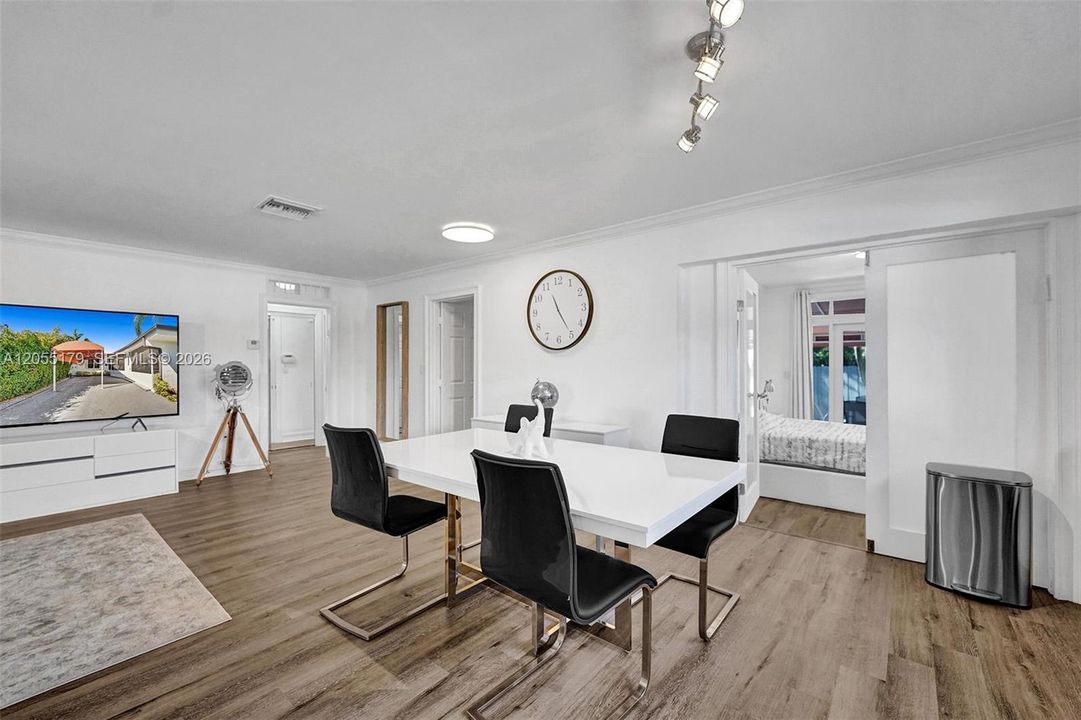 For Rent: $7,700 (5 beds, 2 baths, 1756 Square Feet)