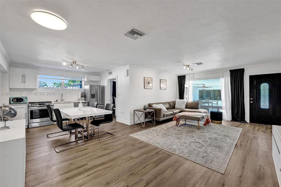 For Rent: $7,700 (5 beds, 2 baths, 1756 Square Feet)