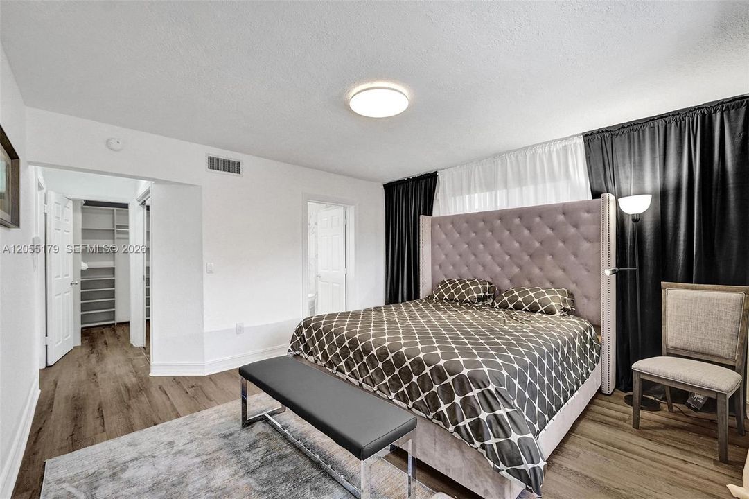For Rent: $7,700 (5 beds, 2 baths, 1756 Square Feet)