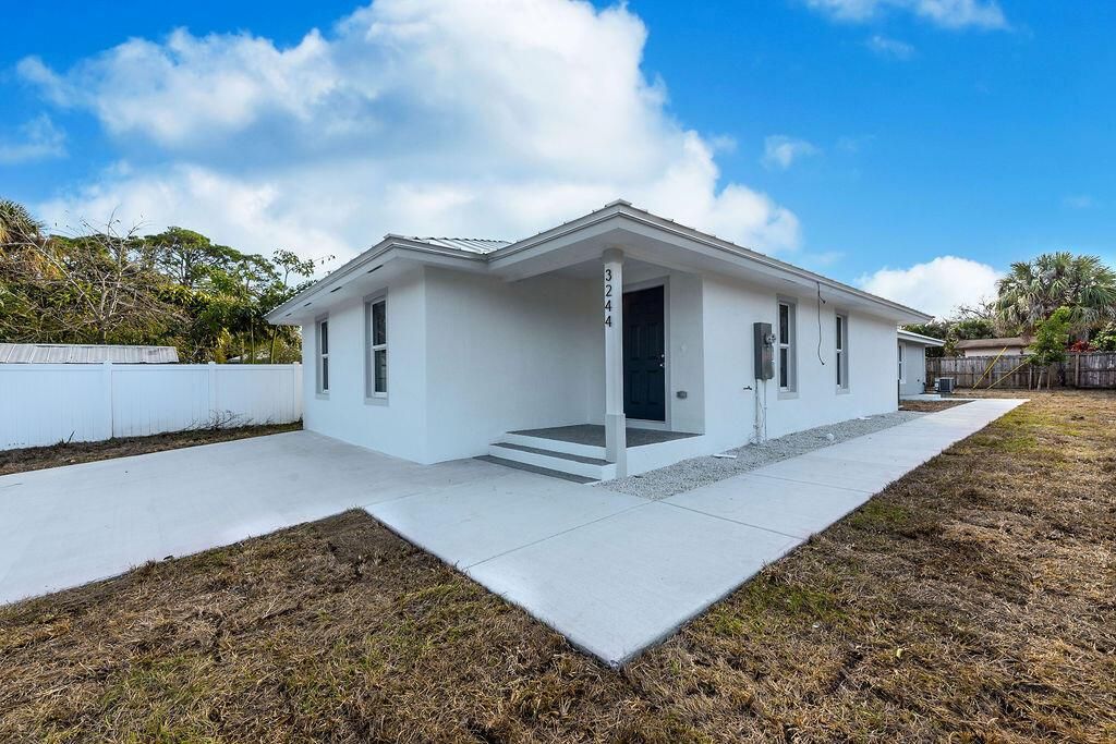 3244SEJeffersonSt.Stuart-22