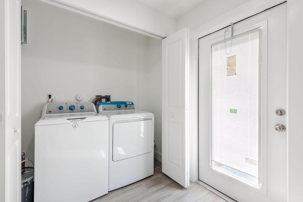 LOT 15, BLK 192, GOLDEN GATE, PB 11/41 P