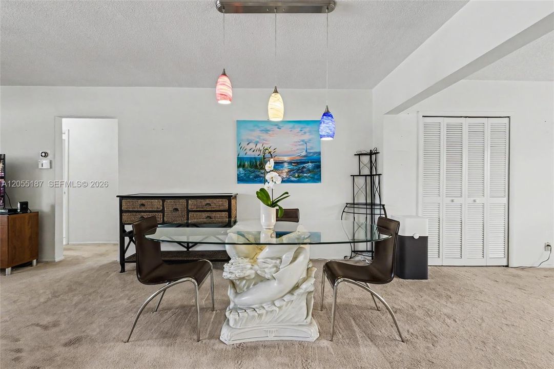 На продажу: $619,900 (3 спален, 2 ванн, 1905 Квадратных фут)
