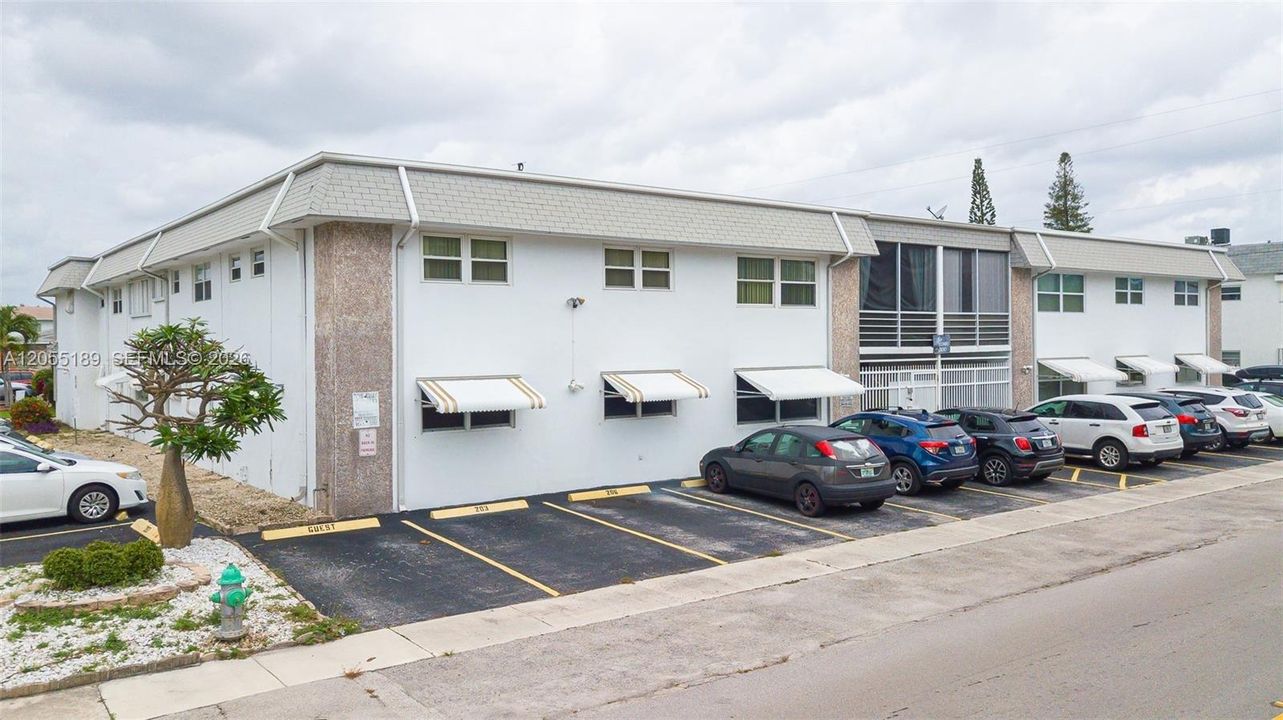 For Rent: $1,750 (1 beds, 1 baths, 572 Square Feet)