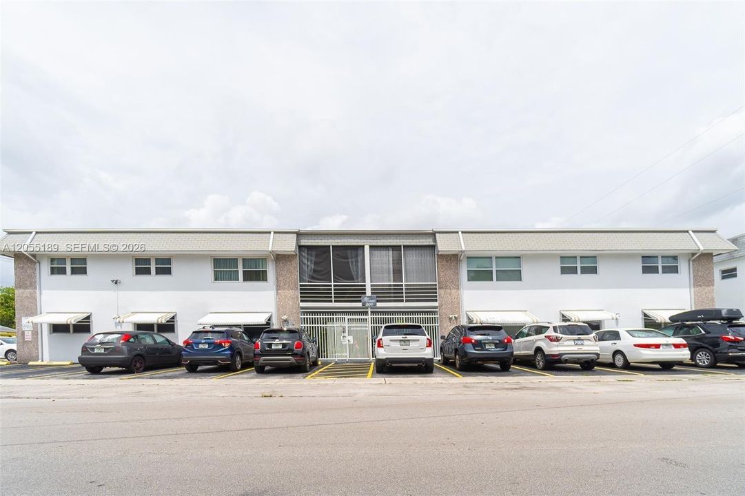 For Rent: $1,750 (1 beds, 1 baths, 572 Square Feet)