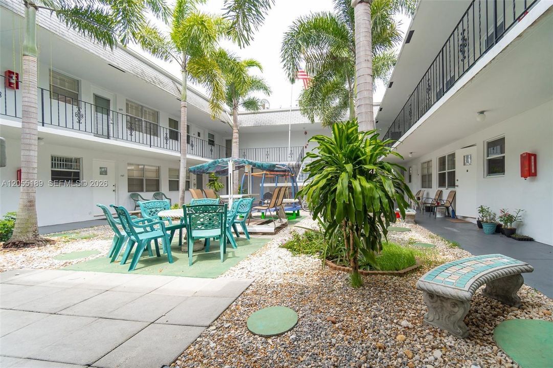 For Rent: $1,750 (1 beds, 1 baths, 572 Square Feet)