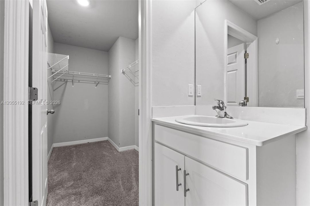 На продажу: $299,900 (4 спален, 2 ванн, 0 Квадратных фут)