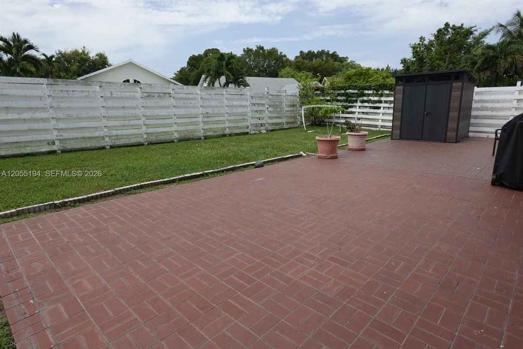 En Venta: $669,990 (4 camas, 2 baños, 1567 Pies cuadrados)