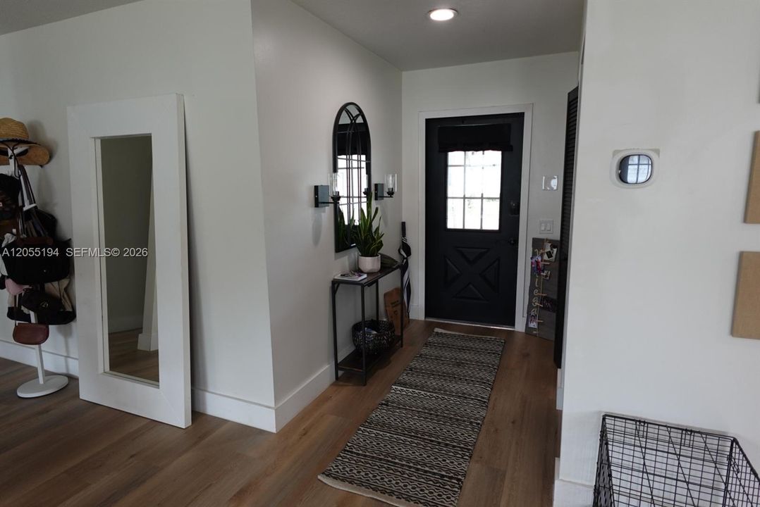 En Venta: $669,990 (4 camas, 2 baños, 1567 Pies cuadrados)