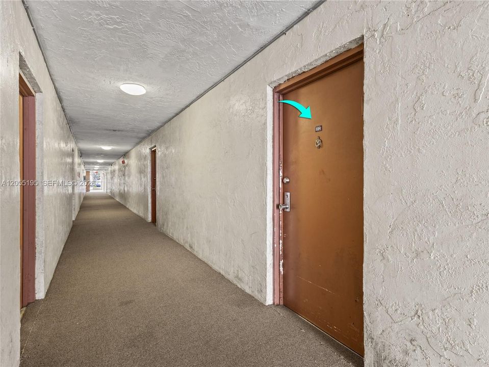 For Sale: $195,000 (1 beds, 1 baths, 776 Square Feet)