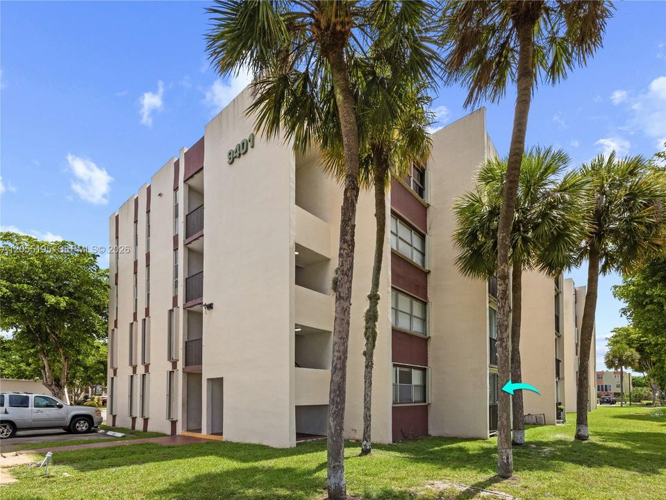 For Sale: $195,000 (1 beds, 1 baths, 776 Square Feet)