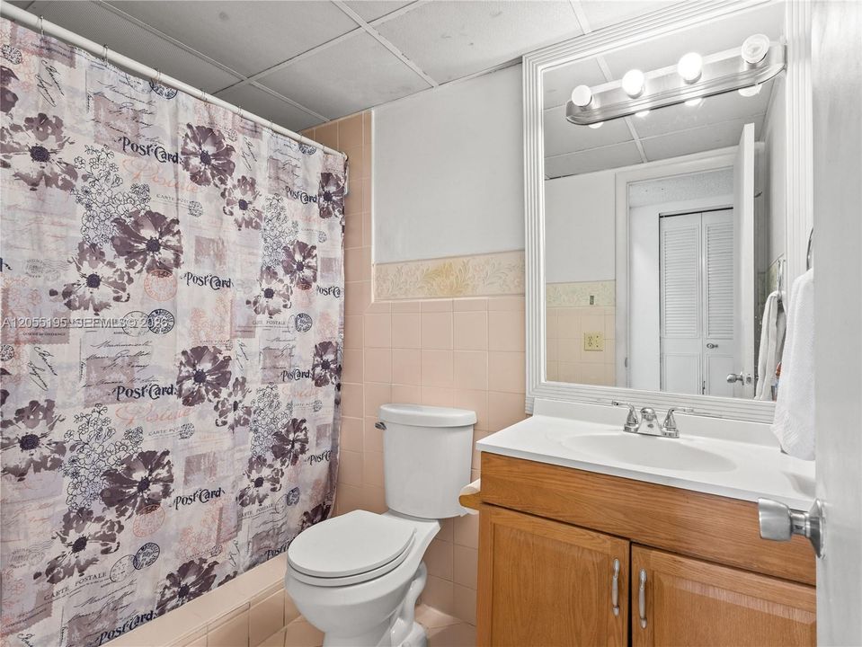 For Sale: $195,000 (1 beds, 1 baths, 776 Square Feet)