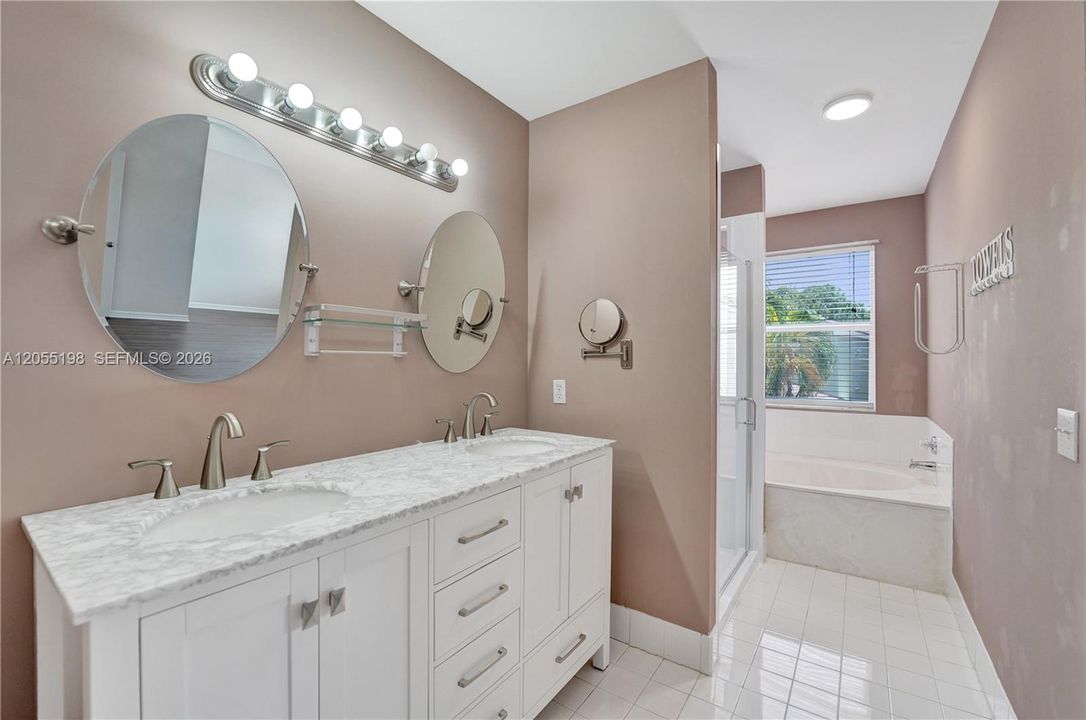 Под контрактом: $529,000 (3 спален, 2 ванн, 1556 Квадратных фут)