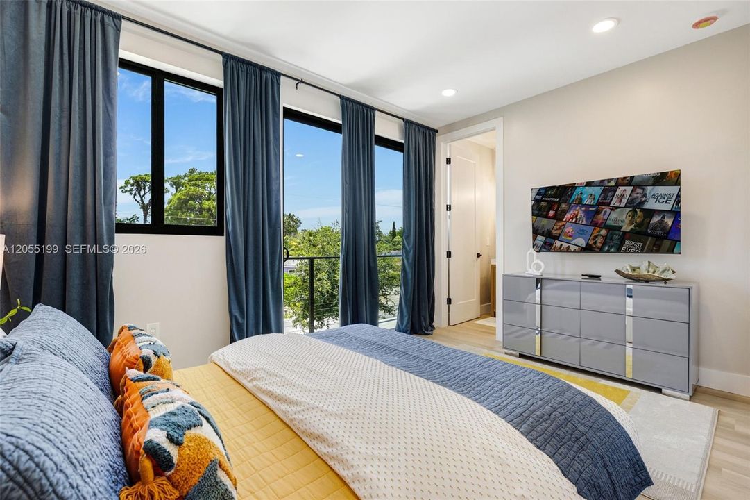 En Renta: $9,500 (5 camas, 4 baños, 825 Pies cuadrados)