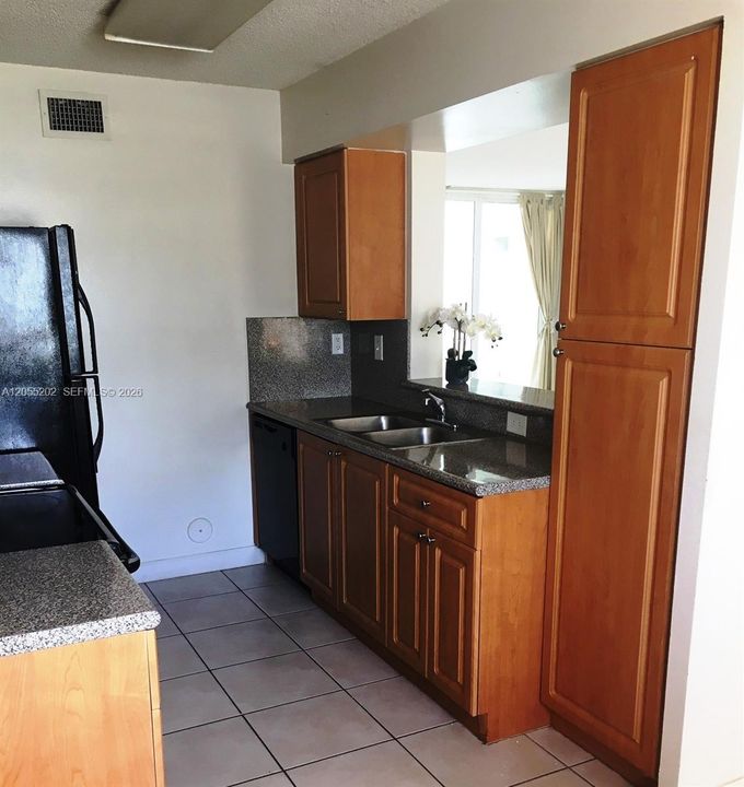 В аренду: $2,150 (1 спален, 1 ванн, 899 Квадратных фут)