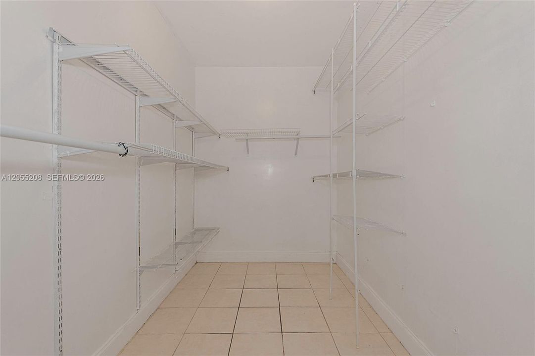 На продажу: $174,900 (2 спален, 2 ванн, 1050 Квадратных фут)