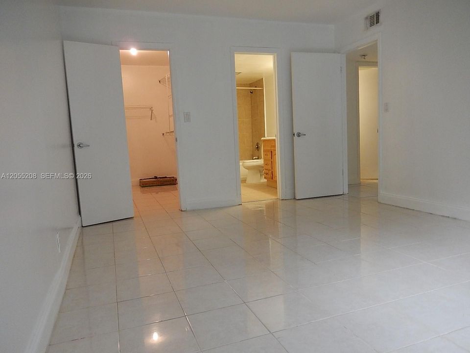 На продажу: $174,900 (2 спален, 2 ванн, 1050 Квадратных фут)