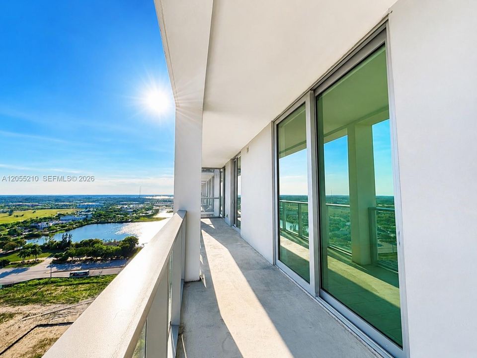 На продажу: $465,000 (2 спален, 2 ванн, 877 Квадратных фут)