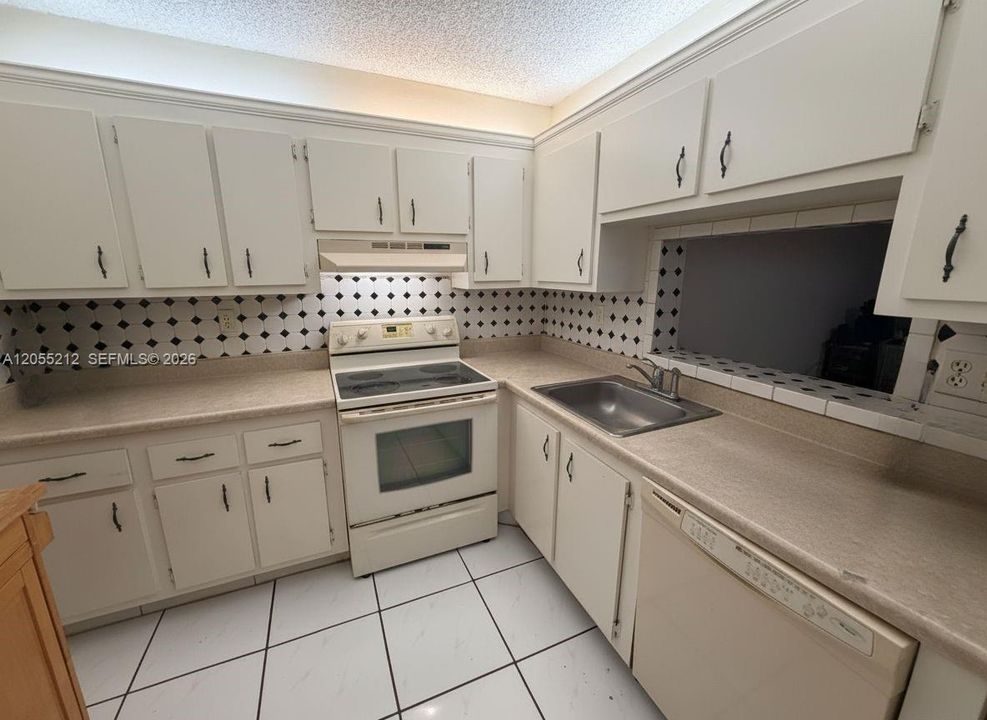 На продажу: $139,000 (2 спален, 2 ванн, 1000 Квадратных фут)