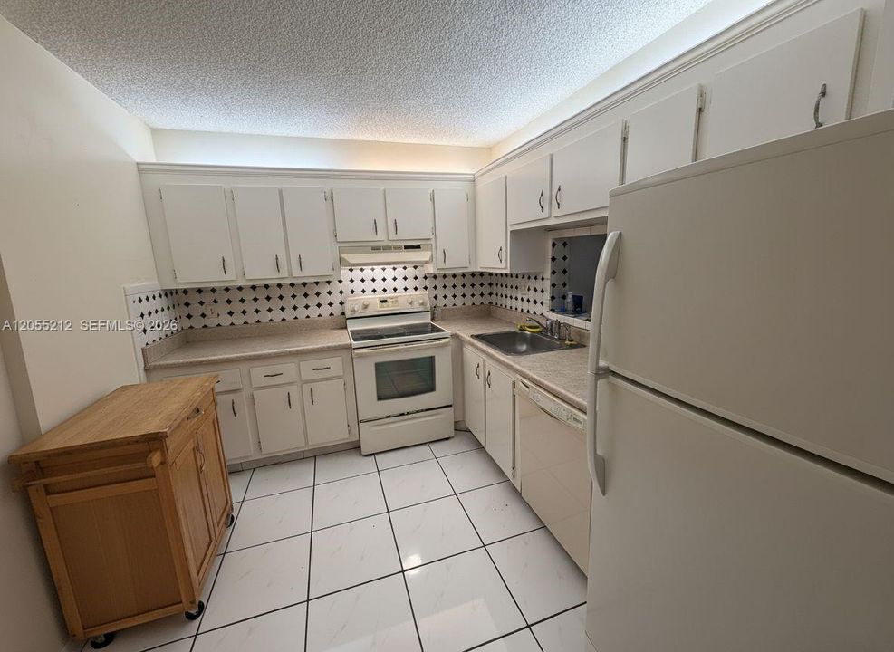 На продажу: $139,000 (2 спален, 2 ванн, 1000 Квадратных фут)