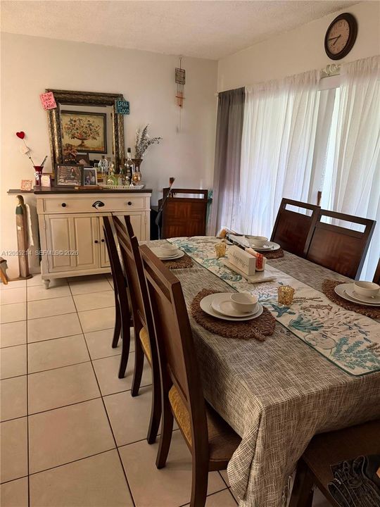 For Rent: $2,300 (3 beds, 2 baths, 1003 Square Feet)
