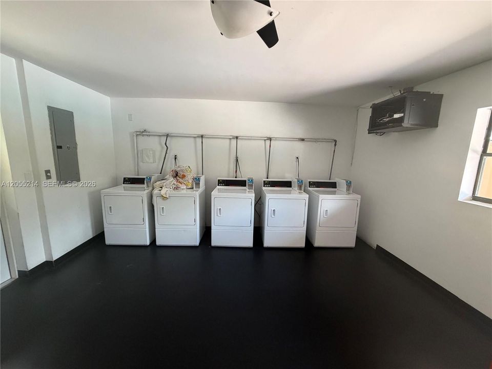 For Rent: $2,300 (3 beds, 2 baths, 1003 Square Feet)