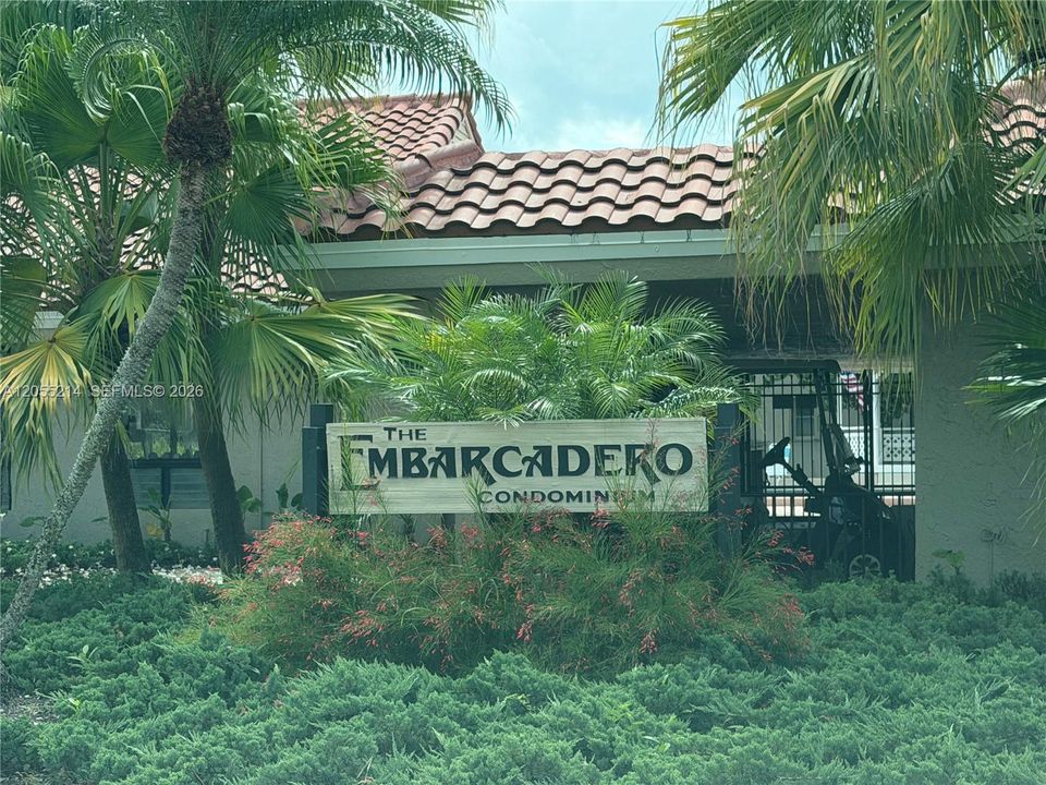 For Rent: $2,300 (3 beds, 2 baths, 1003 Square Feet)