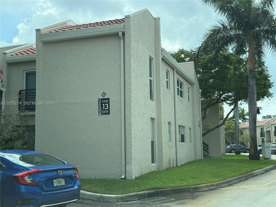 For Rent: $2,300 (3 beds, 2 baths, 1003 Square Feet)