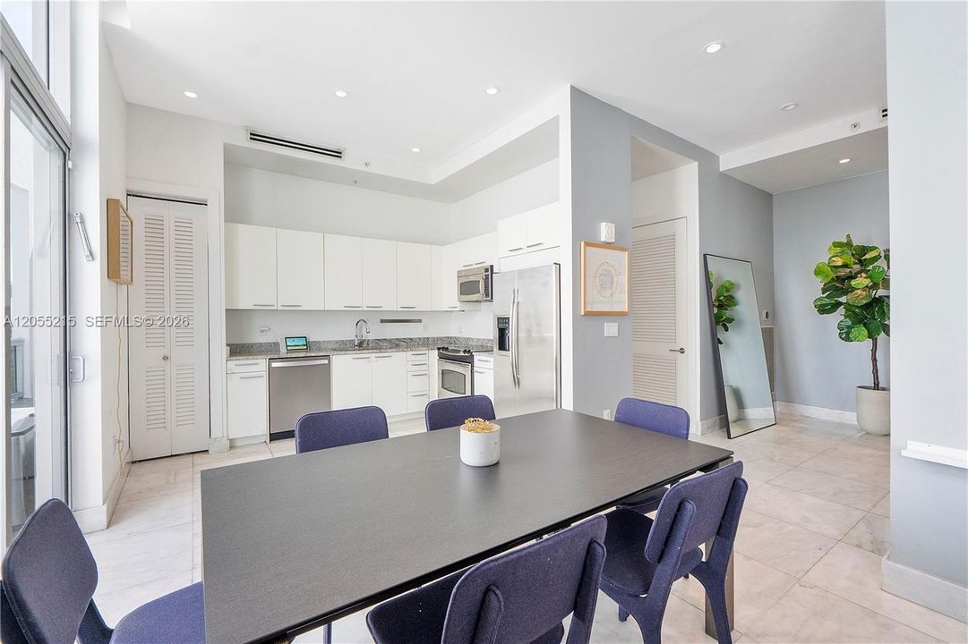 For Sale: $1,895,000 (2 beds, 2 baths, 1809 Square Feet)