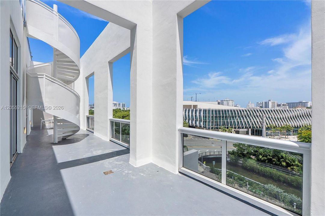 For Sale: $1,895,000 (2 beds, 2 baths, 1809 Square Feet)