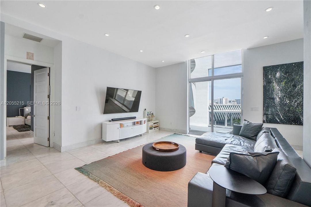 For Sale: $1,895,000 (2 beds, 2 baths, 1809 Square Feet)