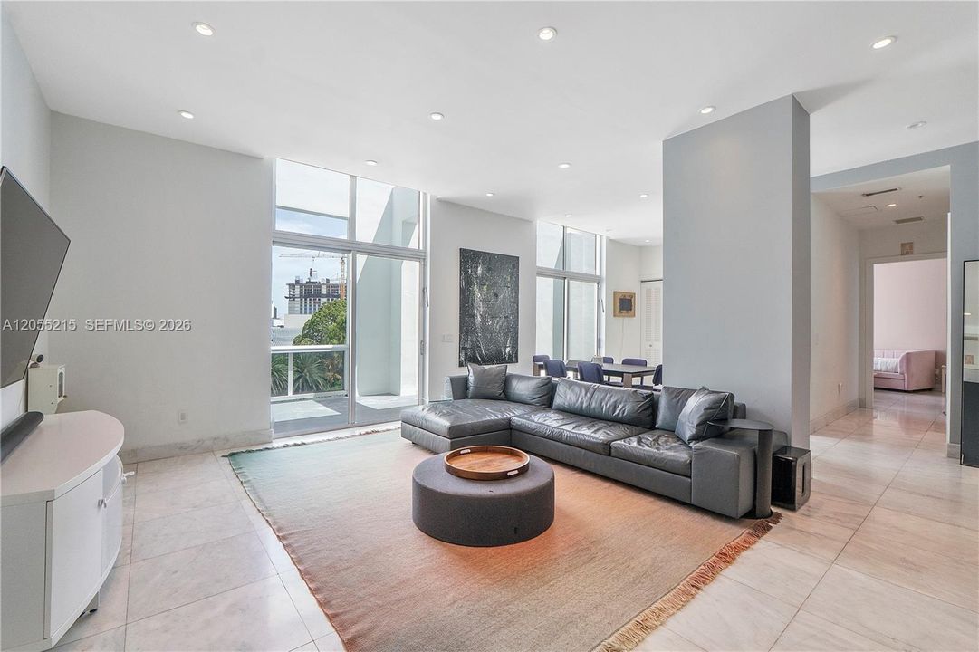 For Sale: $1,895,000 (2 beds, 2 baths, 1809 Square Feet)