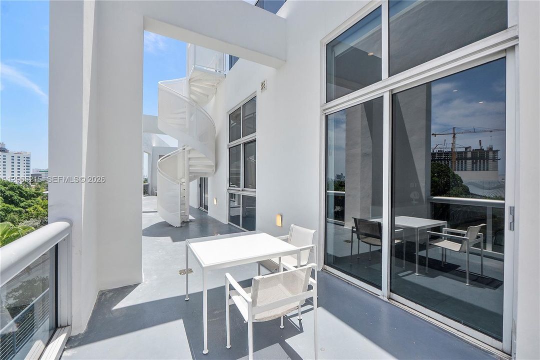 For Sale: $1,895,000 (2 beds, 2 baths, 1809 Square Feet)