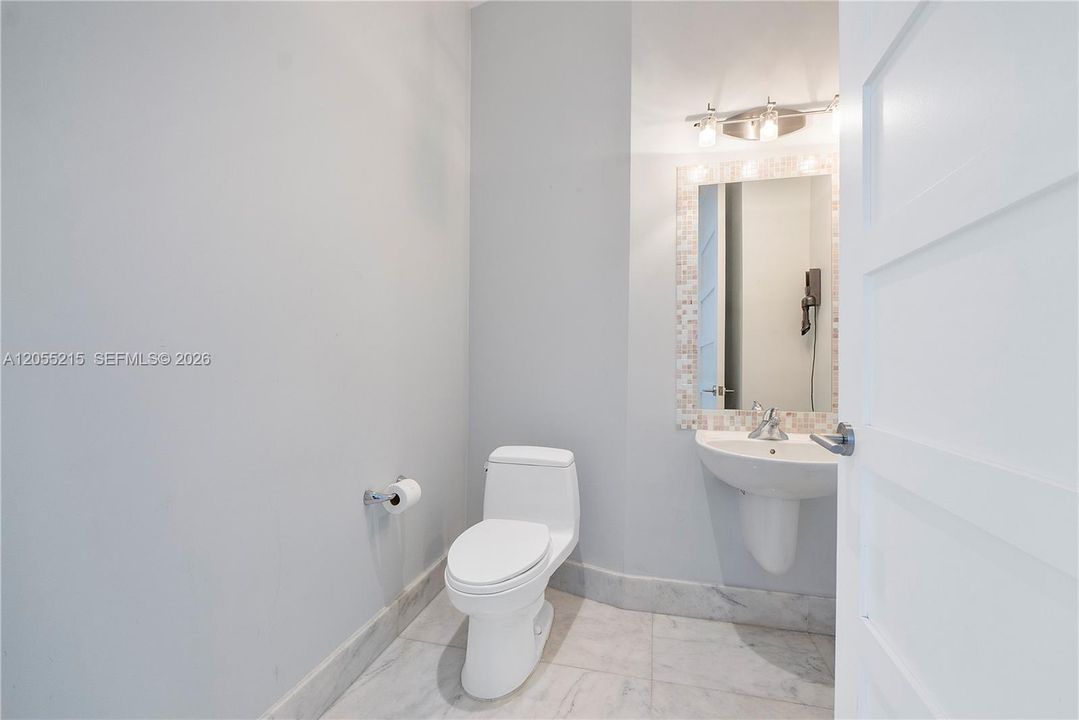 For Sale: $1,895,000 (2 beds, 2 baths, 1809 Square Feet)