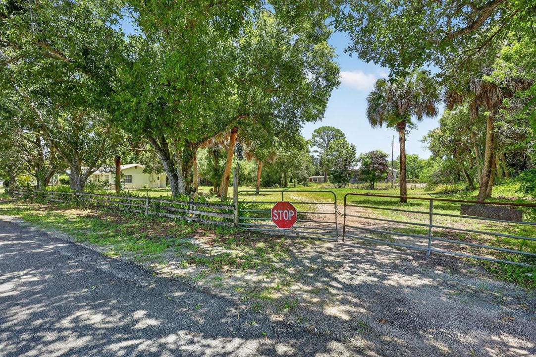 Gate, 0.60Acres