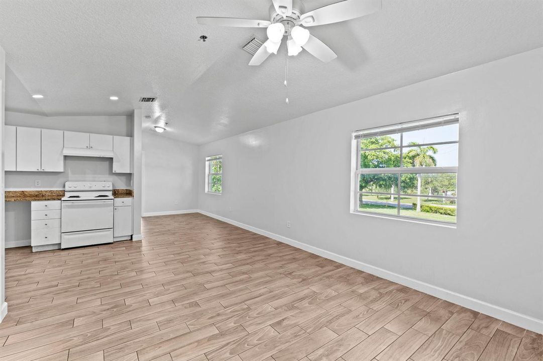 14-web-or-mls-A7409378