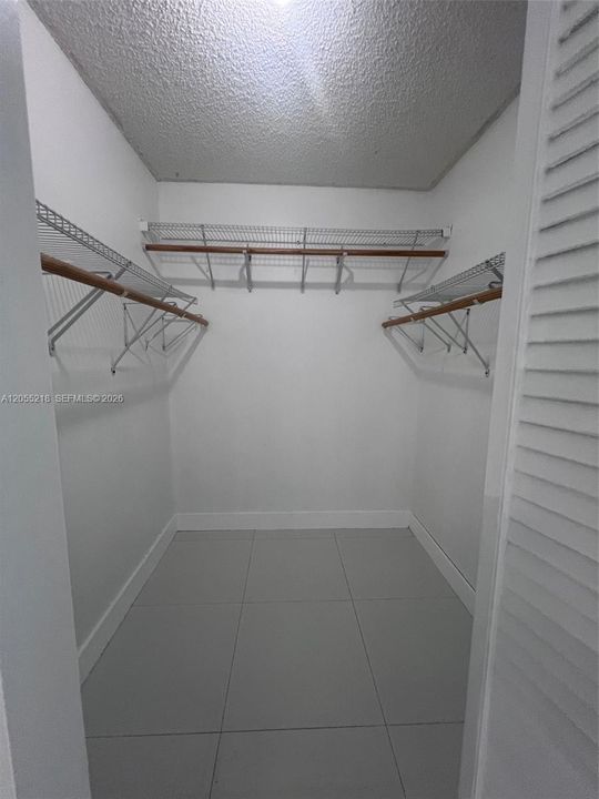 En Renta: $2,400 (2 camas, 2 baños, 910 Pies cuadrados)