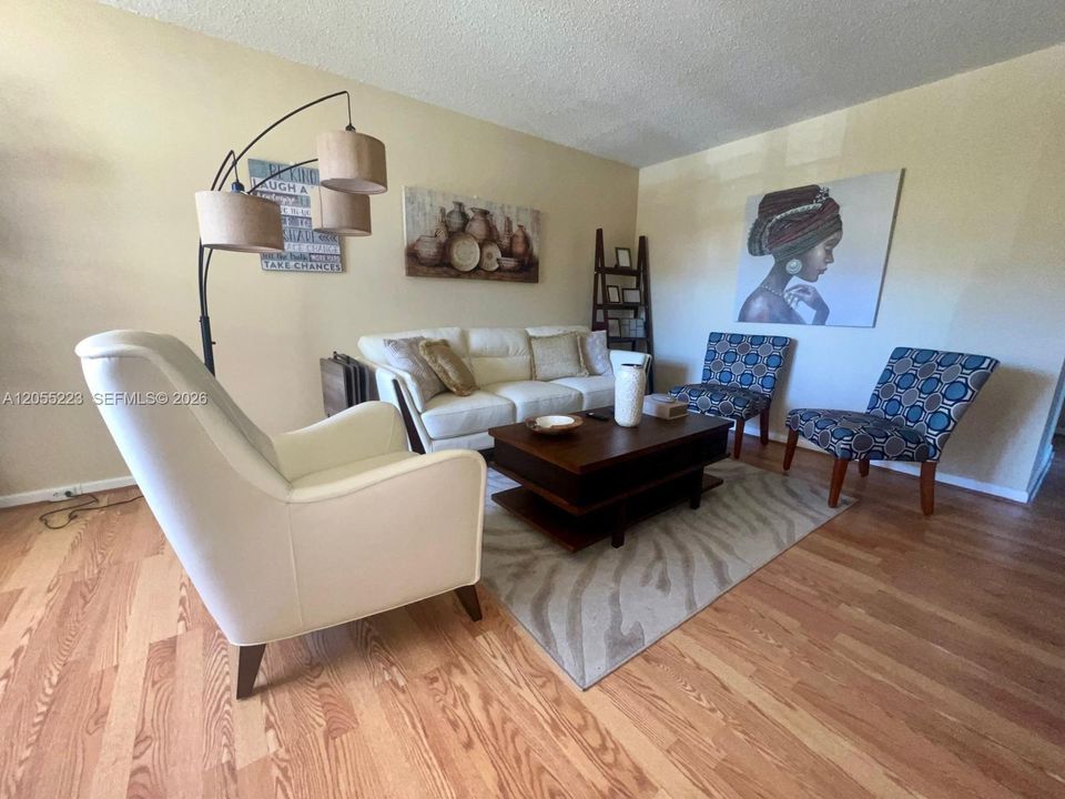 В аренду: $1,550 (2 спален, 1 ванн, 840 Квадратных фут)