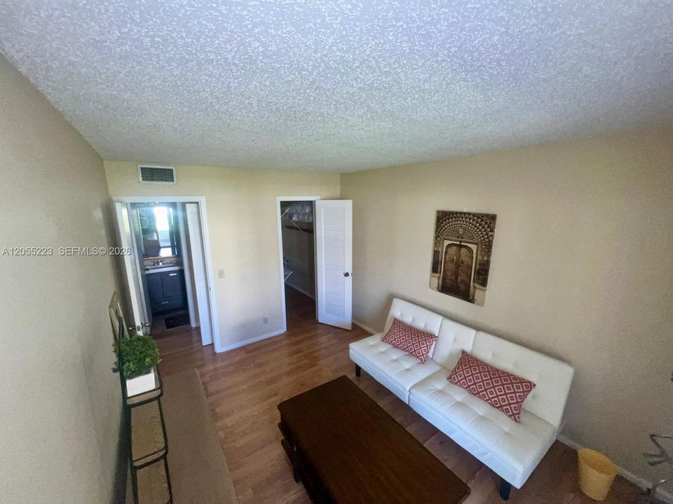 В аренду: $1,550 (2 спален, 1 ванн, 840 Квадратных фут)