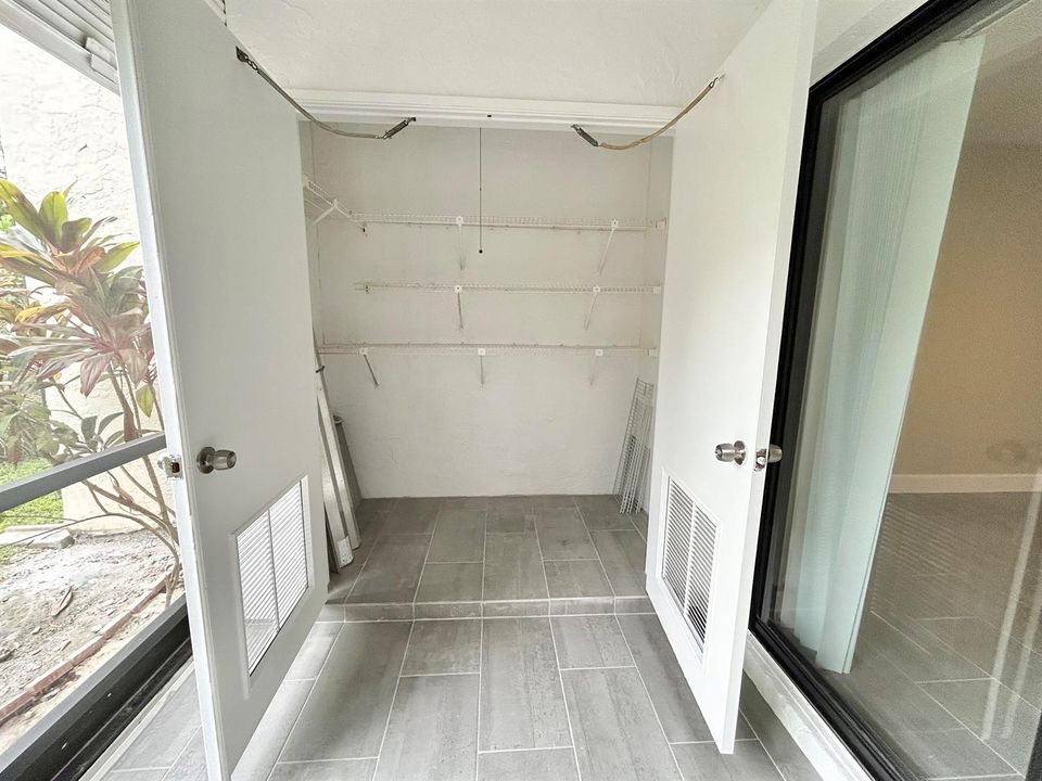 WALK IN STORAGE CLOSET
