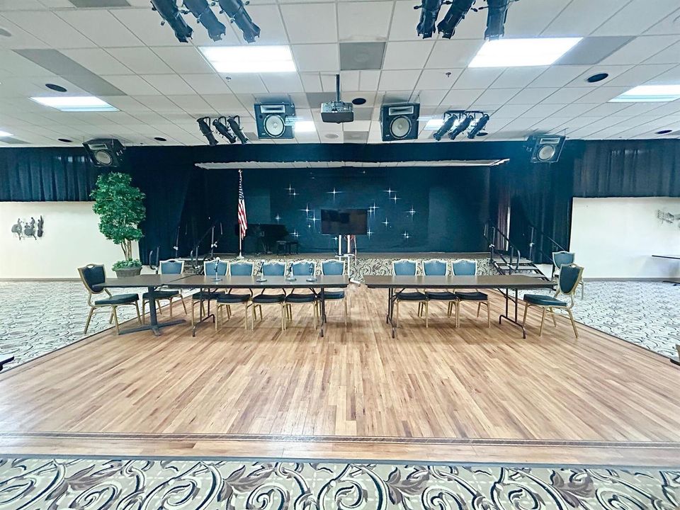 THEATER