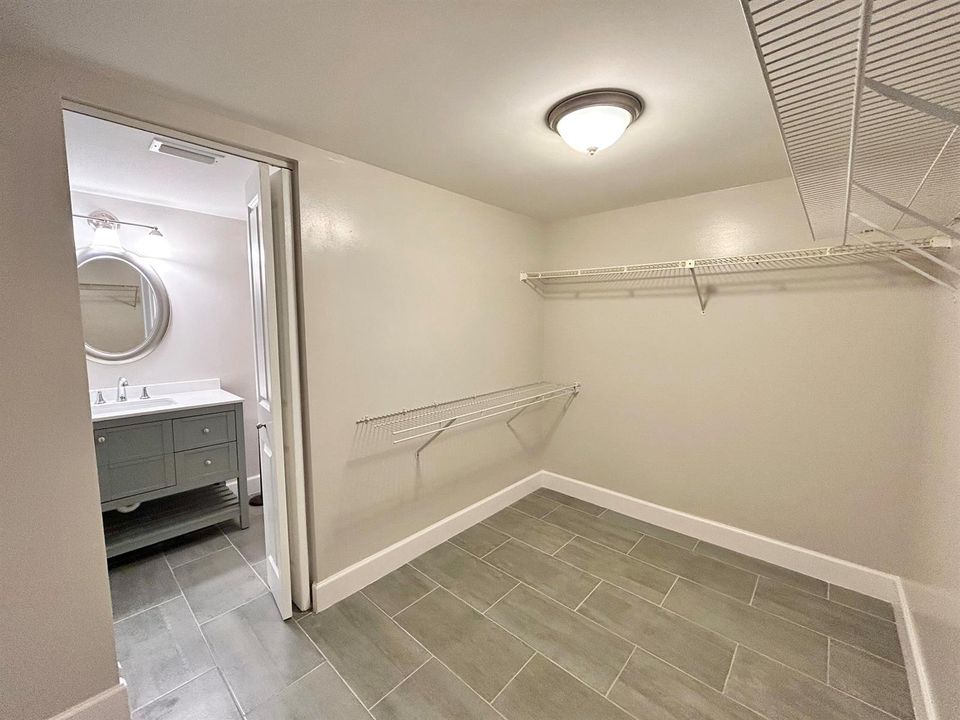 MASTER WALK IN CLOSET