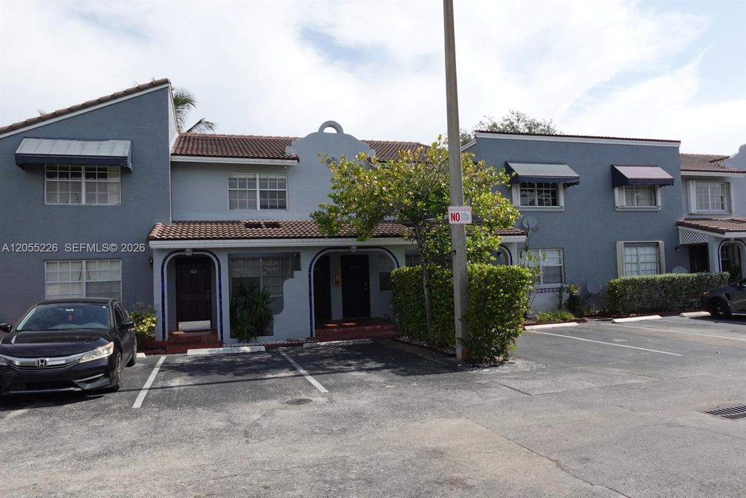 For Sale: $339,990 (2 beds, 2 baths, 1020 Square Feet)