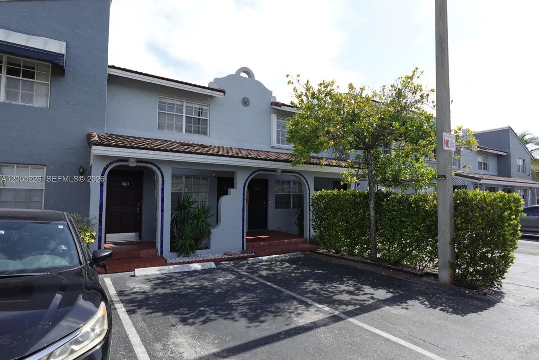 For Sale: $339,990 (2 beds, 2 baths, 1020 Square Feet)