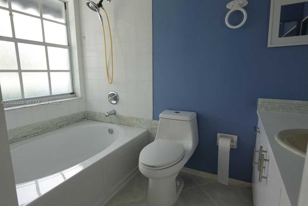 For Sale: $339,990 (2 beds, 2 baths, 1020 Square Feet)