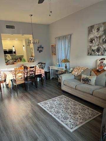 En Venta: $379,000 (2 camas, 2 baños, 856 Pies cuadrados)