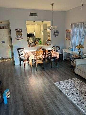 En Venta: $379,000 (2 camas, 2 baños, 856 Pies cuadrados)