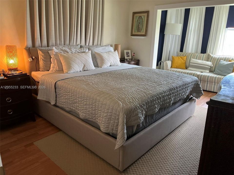 For Sale: $160,000 (2 beds, 2 baths, 907 Square Feet)