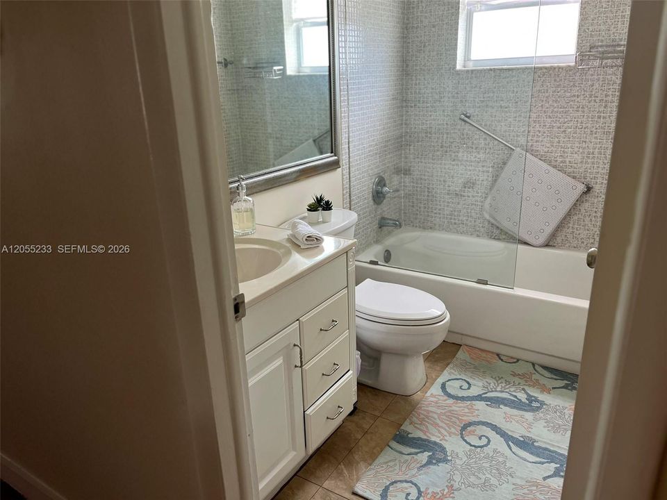 For Sale: $160,000 (2 beds, 2 baths, 907 Square Feet)