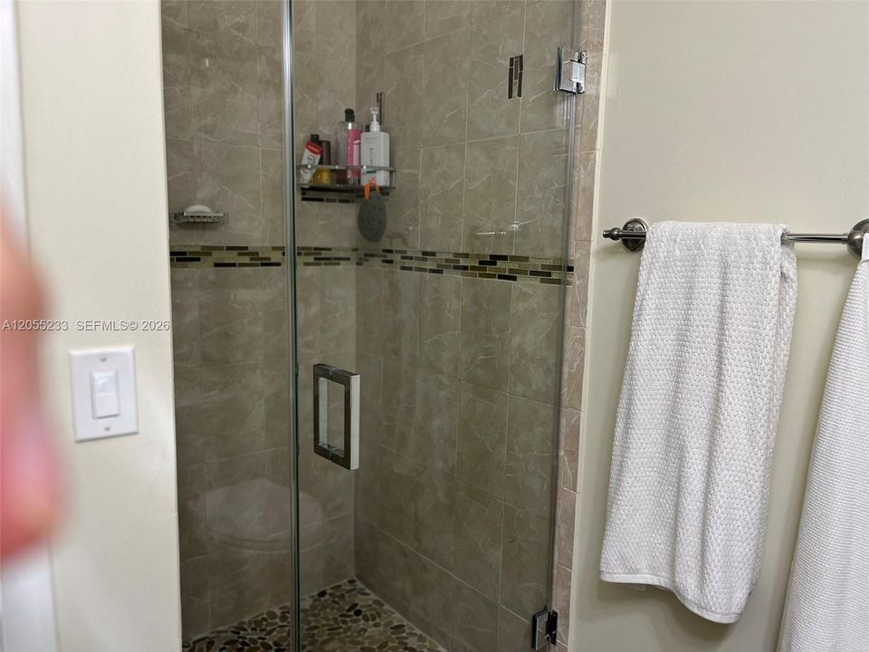 For Sale: $160,000 (2 beds, 2 baths, 907 Square Feet)
